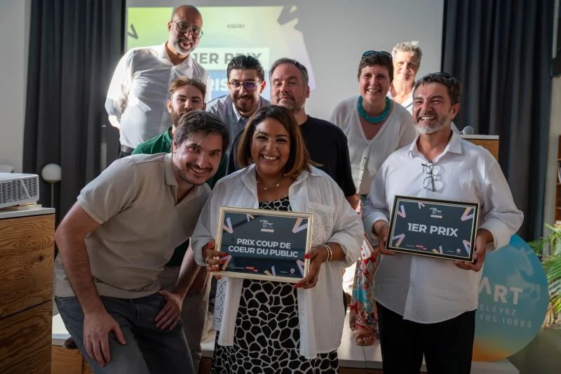 L’équipe ARISTÉE avec les cadres du 1er prix du jury et du prix coup de cœur du public de Lyon Start Up